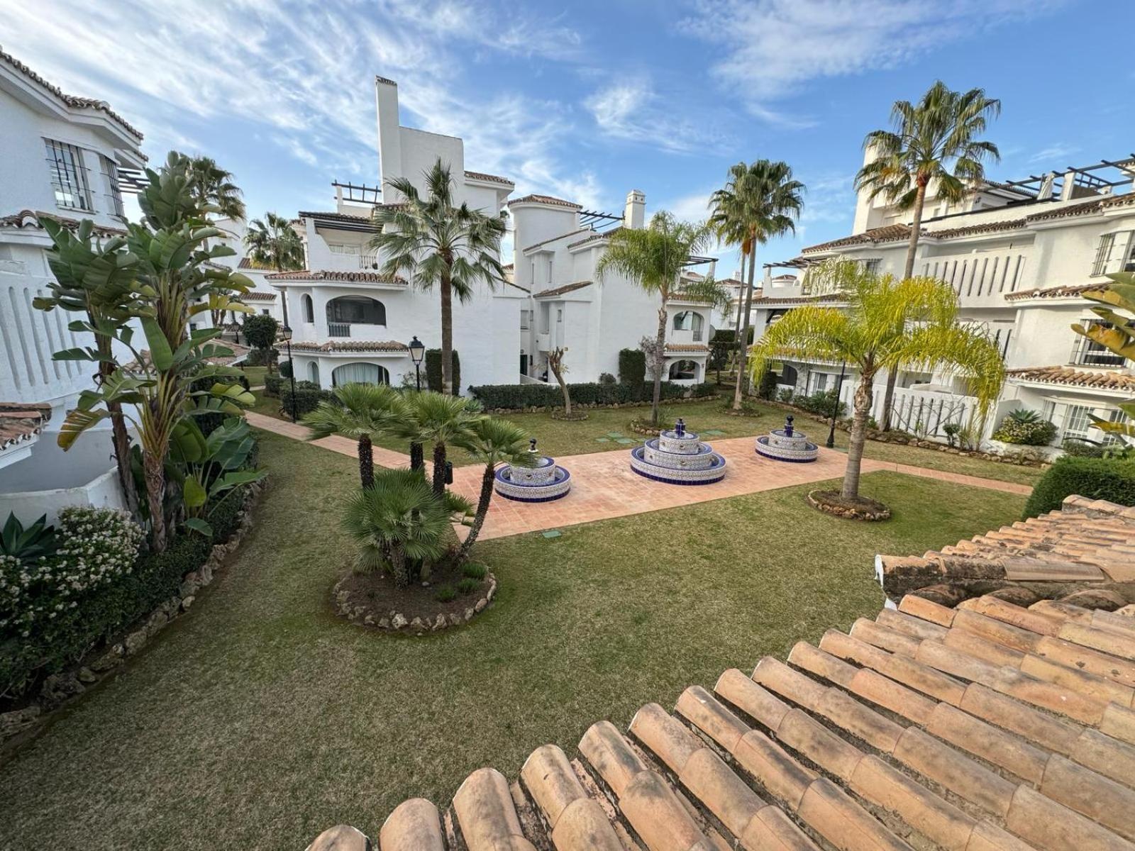 Apartamentos Naranjos Del Sol Marbella Exterior photo