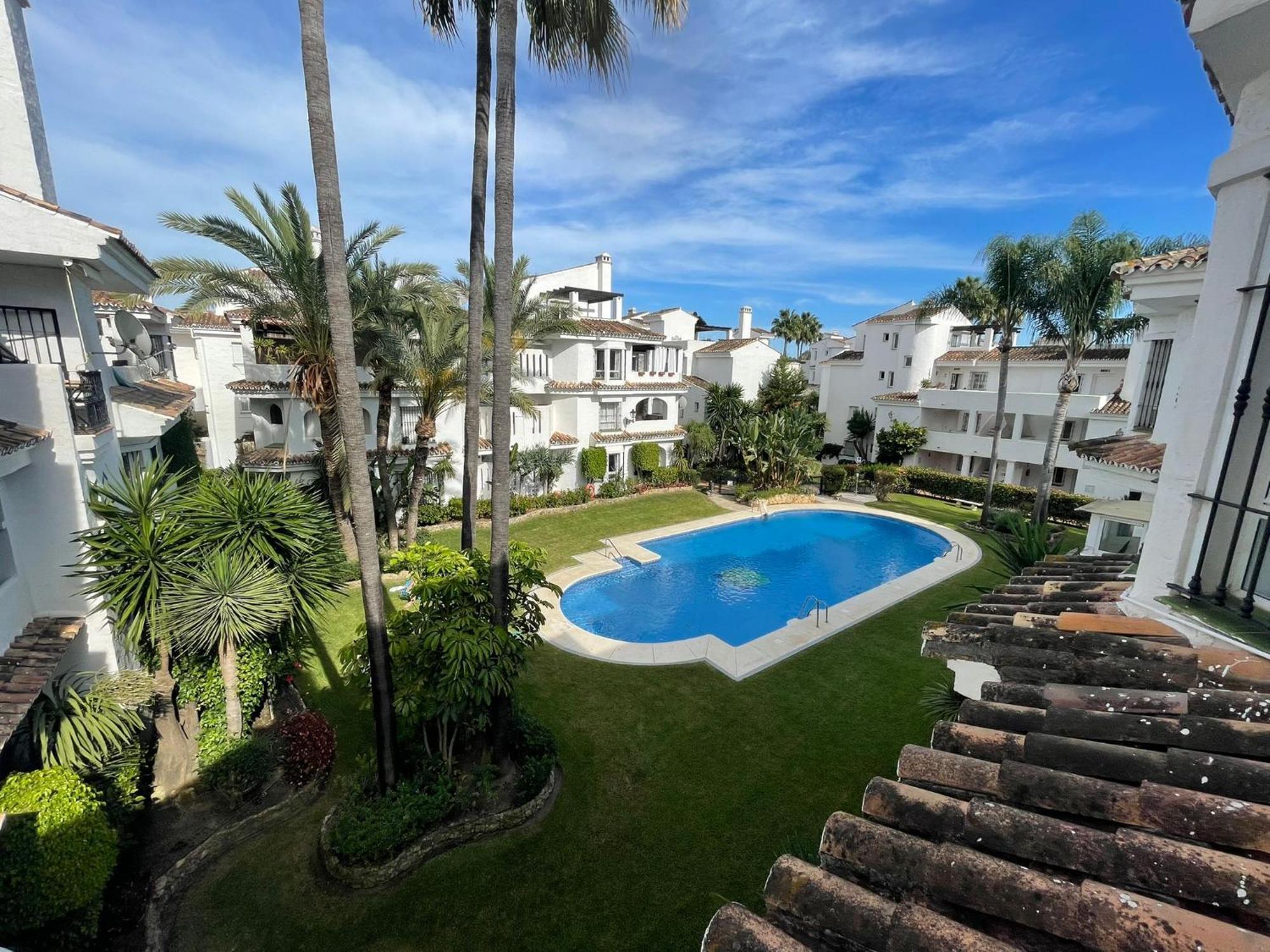 Apartamentos Naranjos Del Sol Marbella Exterior photo