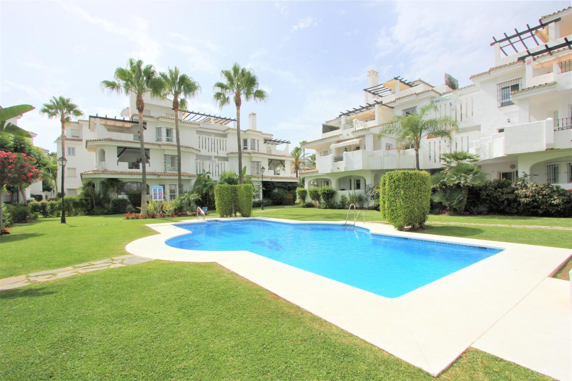 Apartamentos Naranjos Del Sol Marbella Exterior photo