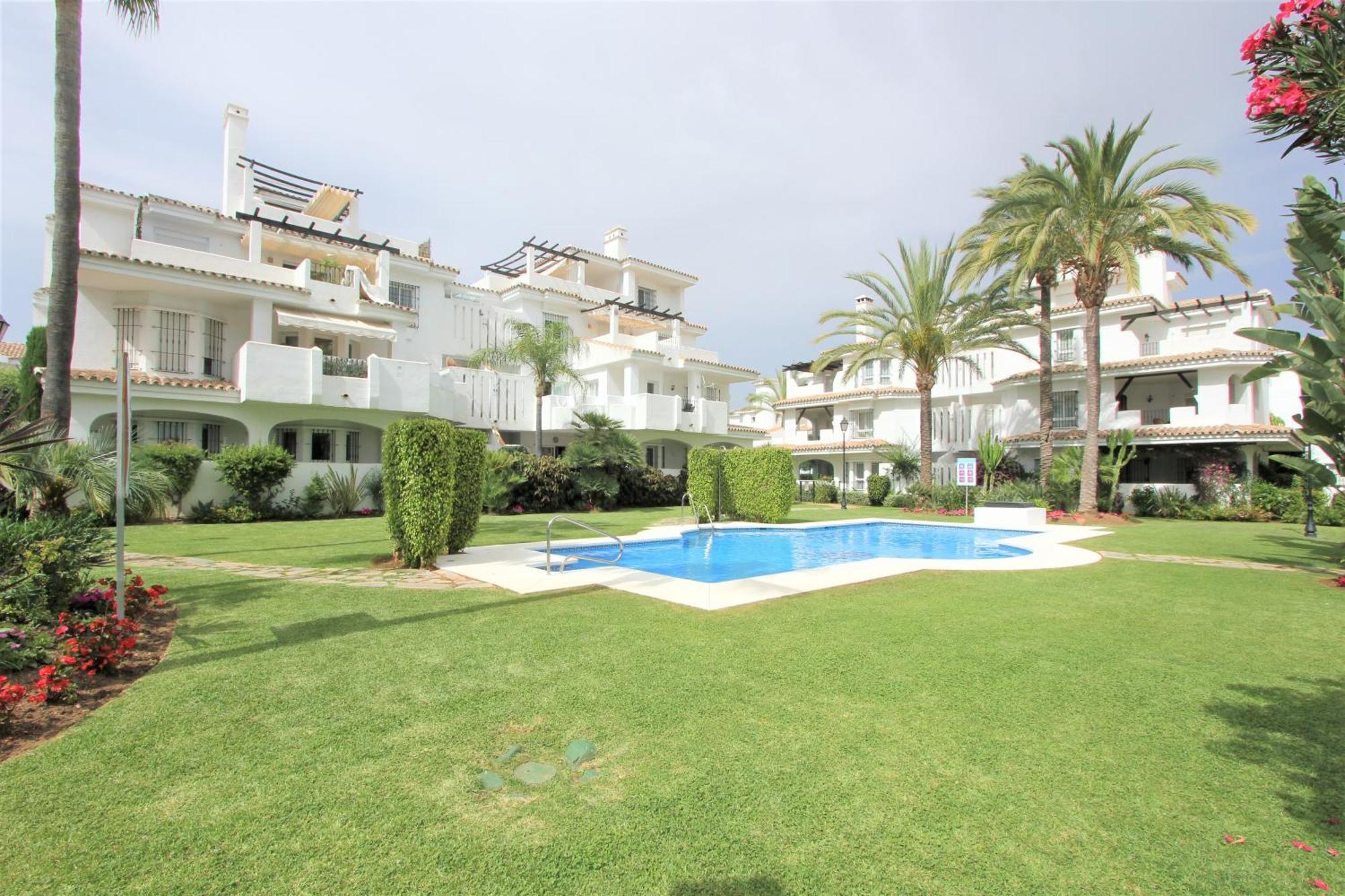 Apartamentos Naranjos Del Sol Marbella Exterior photo